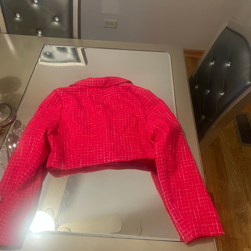 Chic Red Cropped Jacket - Picture 2 of 2